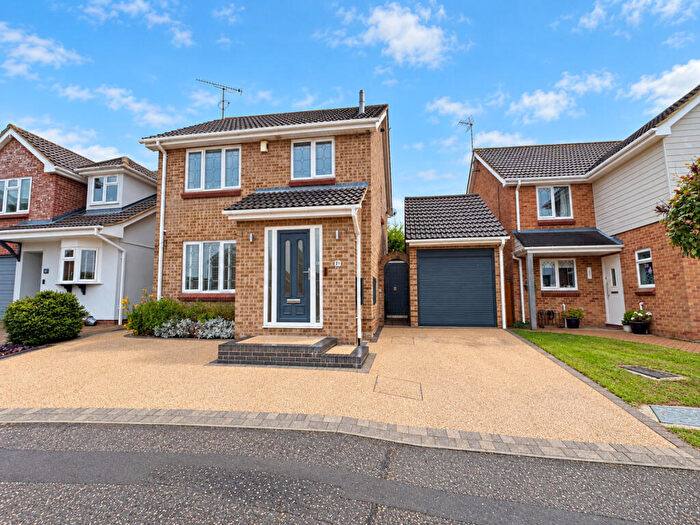3 Bedroom Detached House For Sale In Derbydale, Rochford, SS4