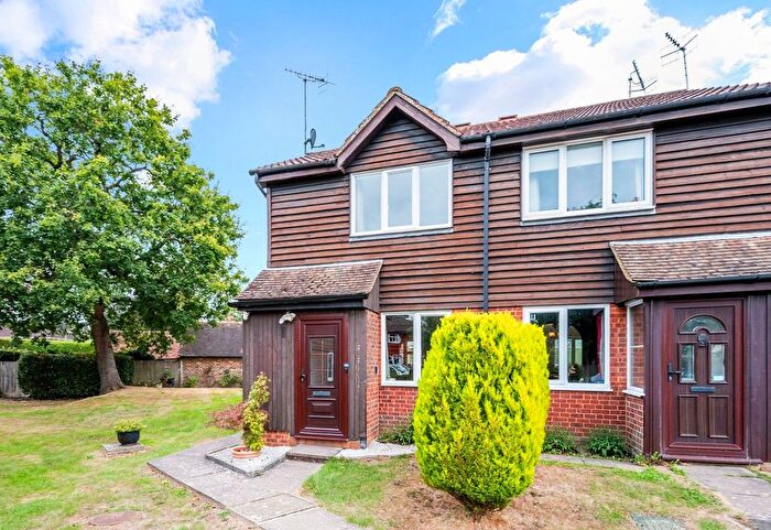 2 Bedroom End Of Terrace House For Sale In Lincolns Mead, Lingfield, RH7