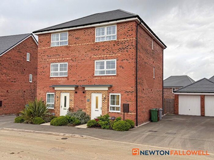 4 Bedroom Semi-Detached House For Sale In Hunters Road, Fernwood, NG24