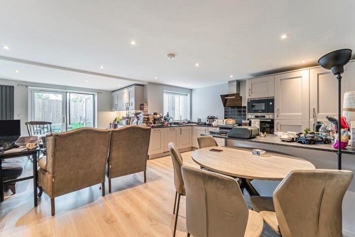 2 Bedroom Flat To Rent In Bladon Close Oxford, OX2
