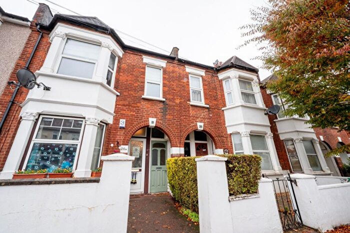 3 Bedroom Maisonette For Sale In Felmingham Road, Penge, London, SE20