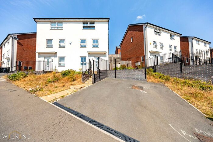3 Bedroom Semi-Detached House For Sale In Edinburgh Road, Nuneaton, Warwickshire, CV10