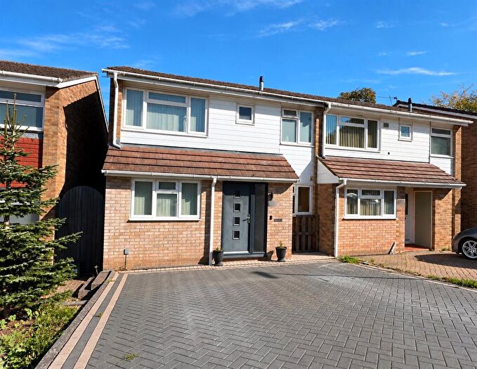 3 Bedroom Semi-Detached House For Sale In Coniston Road, Basingstoke, RG22