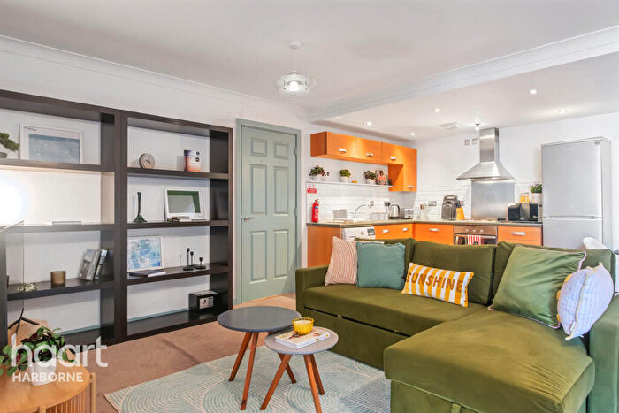 2 Bedroom Apartment To Rent In Rea Court, Digbeth, B12