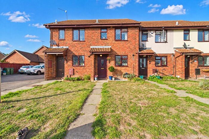 2 Bedroom Terraced House For Sale In Hanbury Drive, Calcot, Reading, Berkshire, RG31