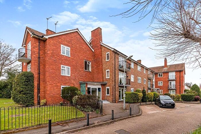 3 Bedroom Flat To Rent In Meadowbank, Berrylands Road, Surbiton, KT5