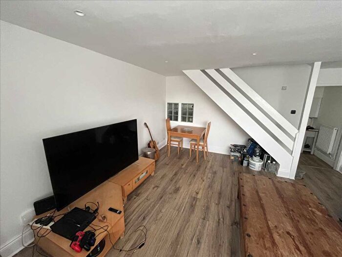2 Bedroom Flat To Rent In Link Way, Denham, UB9