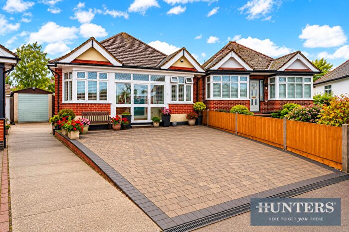 3 Bedroom Detached Bungalow For Sale In Latimer Close, Worcester Park, KT4