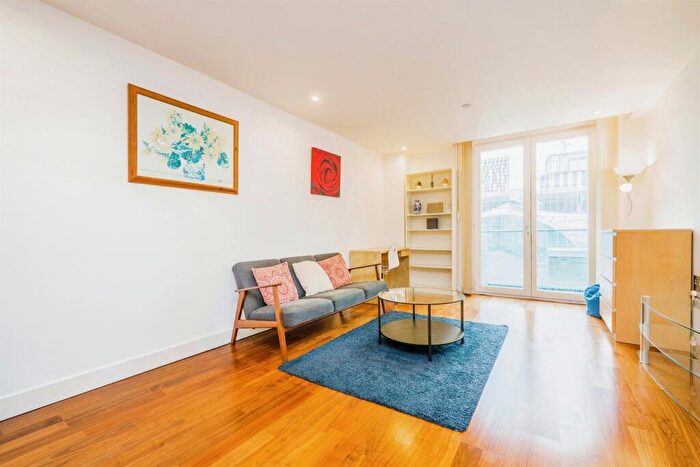 2 Bedroom Apartment For Sale In The Hayes, Cardiff, CF10