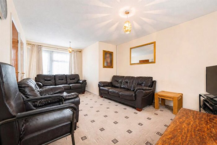 4 Bedroom Terraced House To Rent In Varden Croft, Birmingham, B5