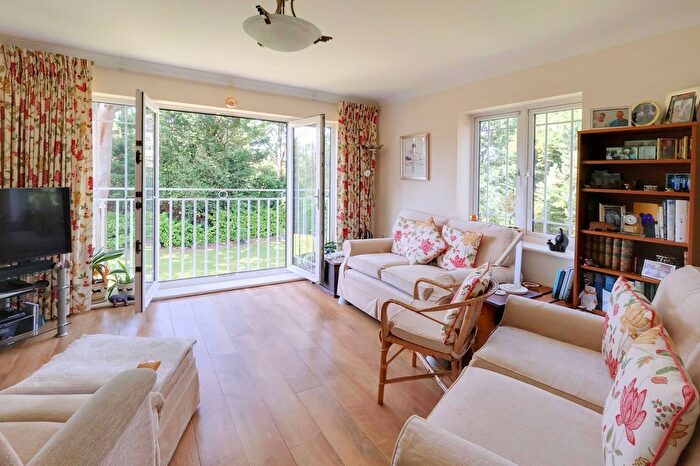 2 Bedroom Flat For Sale In Glenavon Court, Cheston Avenue, Shirley, CR0