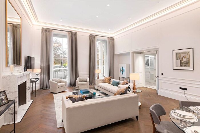 2 Bedroom Flat To Rent In Park Crescent, London, W1B