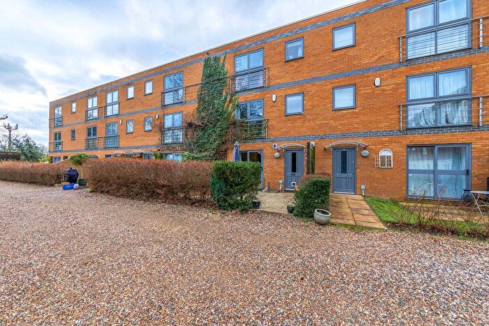 3 Bedroom Town House For Sale In Astwick Manor, Coopers Green Lane, AL10