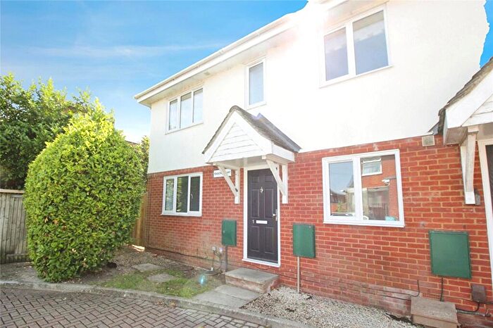 2 Bedroom Maisonette For Sale In Mason Court, Reading, RG1