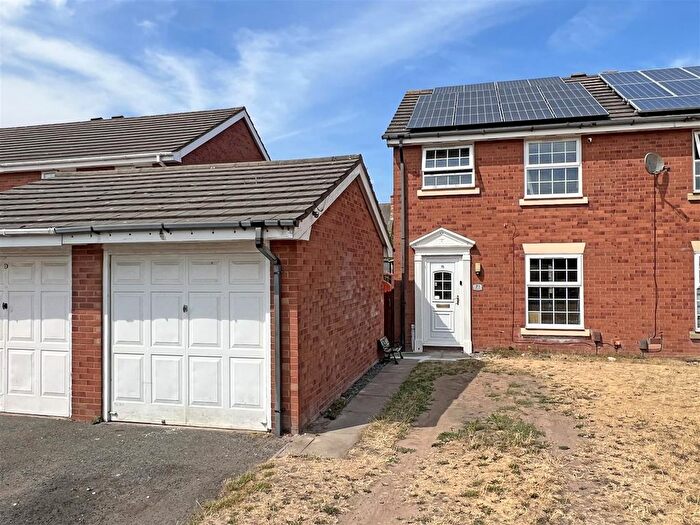 3 Bedroom Semi-Detached House For Sale In Glovers Way, Telford, TF5