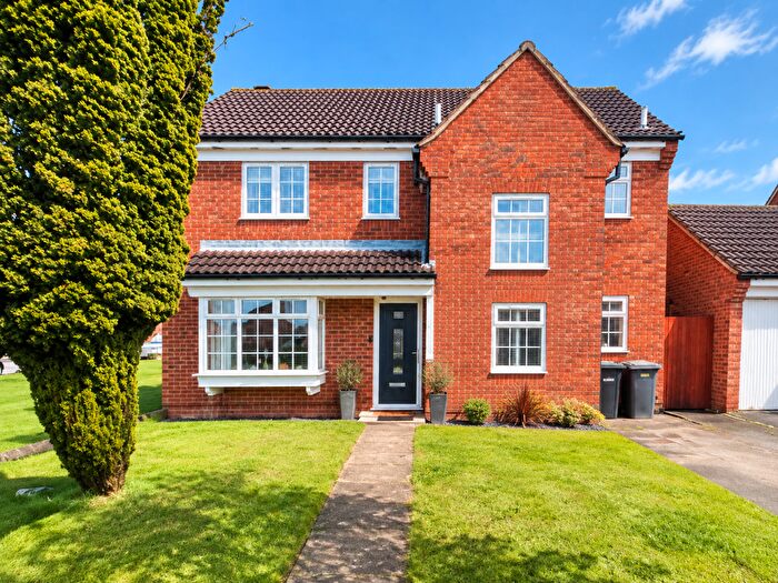4 Bedroom Semi-Detached House To Rent In Blakeney Drive, Luton, LU2