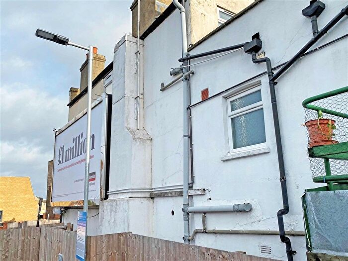 1 Bedroom Studio For Sale In Crown Lane, Streatham, SW16