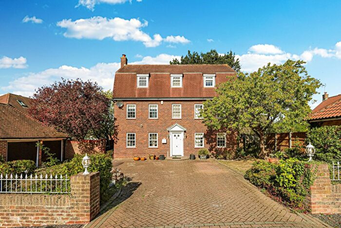 6 Bedroom Detached House For Sale In Russetts, Langdon Hills, SS16