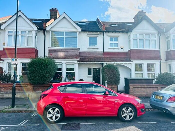 3 Bedroom Maisonette To Rent In Leighton Road, West Ealing, W13