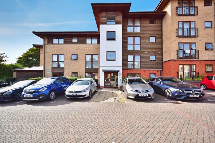2 Bedroom Flat For Sale In Coral Park, Maidstone, ME14