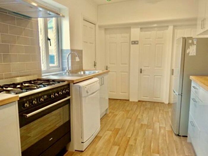4 Bedroom House To Rent In Kearsley Road, Highfield, Sheffield, S2