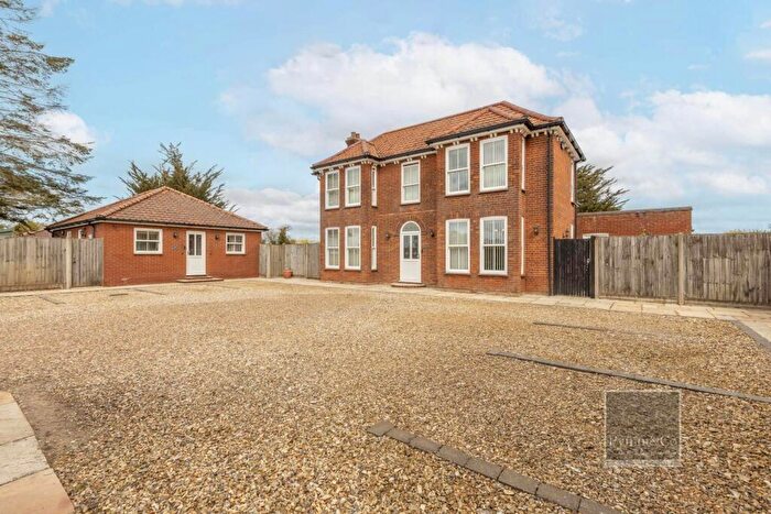 6 Bedroom Detached House For Sale In Dereham Road, Mattishall, NR20