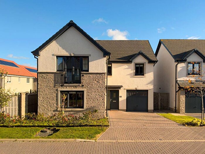 4 Bedroom Detached House For Sale In Combe Road, Gilmerton, Edinburgh, EH17