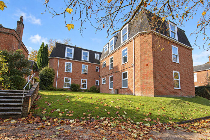 2 Bedroom Flat To Rent In Apartment, Hyde House Gardens, Winchester, SO23