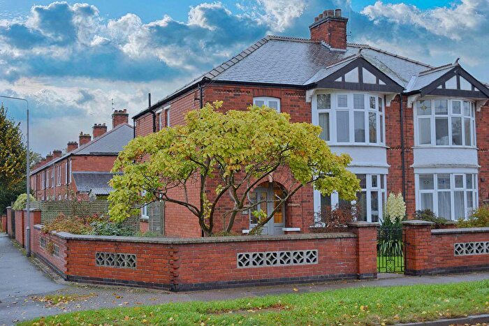 3 Bedroom Semi-Detached House For Sale In Boundary Road, Newark, NG24