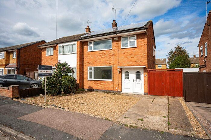 3 Bedroom Semi-Detached House For Sale In Dalby Avenue, Birstall, Leicester, LE4