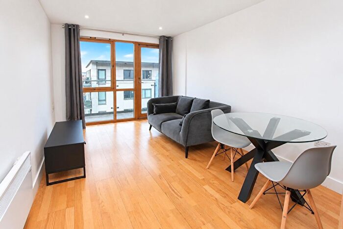 1 Bedroom Flat To Rent In Crozier House, Leeds, LS10