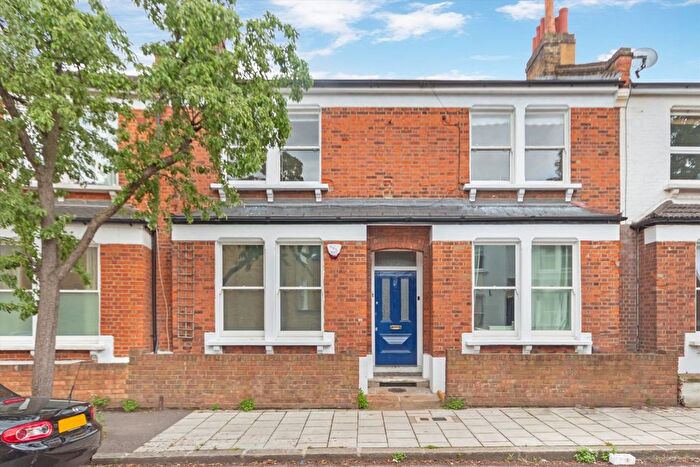 3 Bedroom Flat For Sale In Grantham Road, Stockwell, SW9