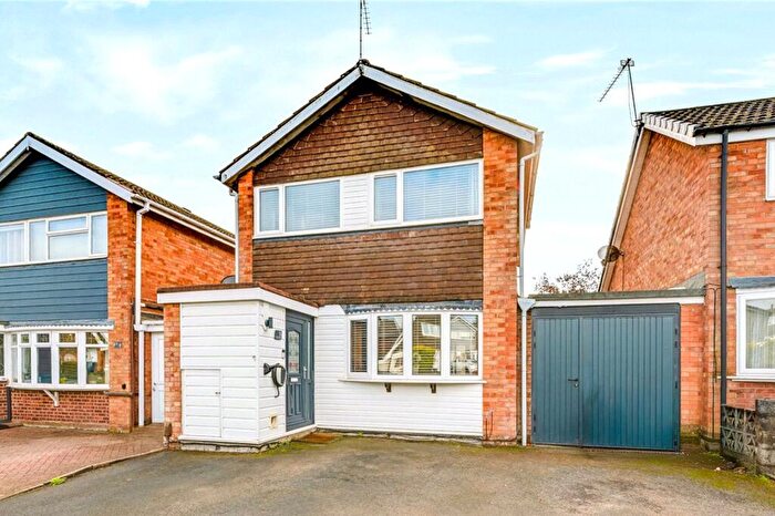 3 Bedroom Link Detached House For Sale In Lawnsfield Walk, Stafford, Staffordshire, ST16