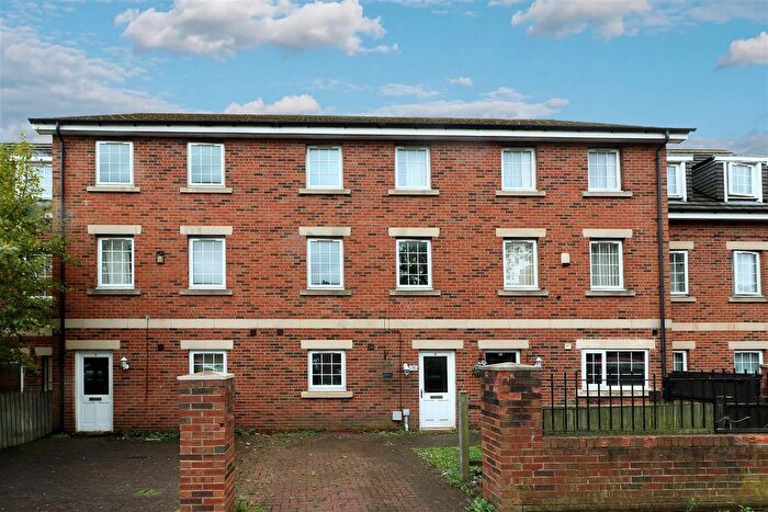 3 Bedroom Terraced House To Rent In Clifton Road, Newcastle Upon Tyne, NE4