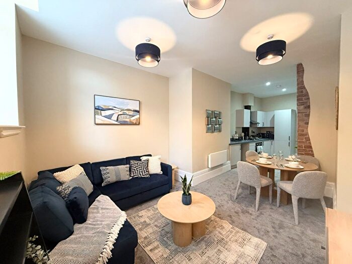 3 Bedroom Flat To Rent In Monarch House, WF1
