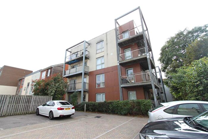 1 Bedroom Apartment For Sale In Hyde Grove, The Bridge, Dartford, DA1