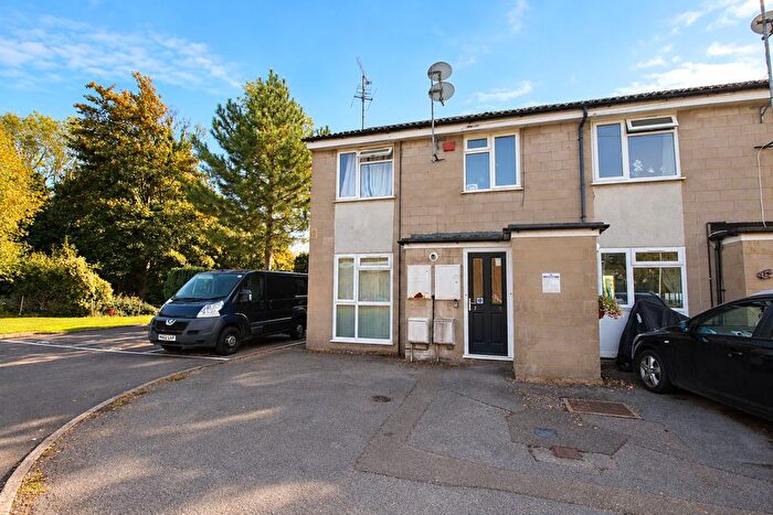 2 Bedroom Flat To Rent In Chawton Park Road, Alton, Hampshire, GU34