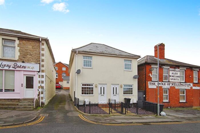 2 Bedroom Semi-Detached House To Rent In Eastcott Hill, Town Centre, Swindon, SN1
