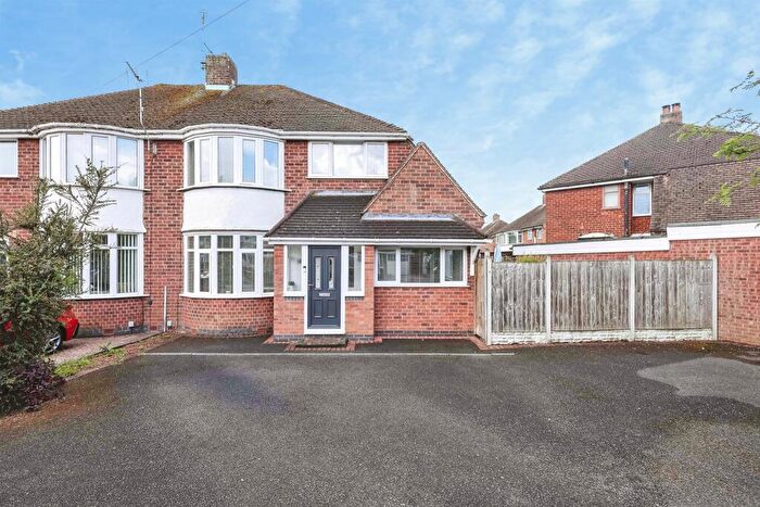 3 Bedroom Semi-Detached House For Sale In Windleaves Road, Birmingham, B36