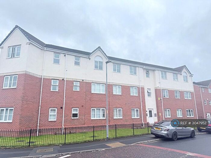 2 Bedroom Flat To Rent In Blueberry Avenue, Manchester, M40