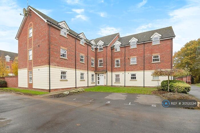 2 Bedroom Flat To Rent In Mandarin Drive, Newbury, RG14