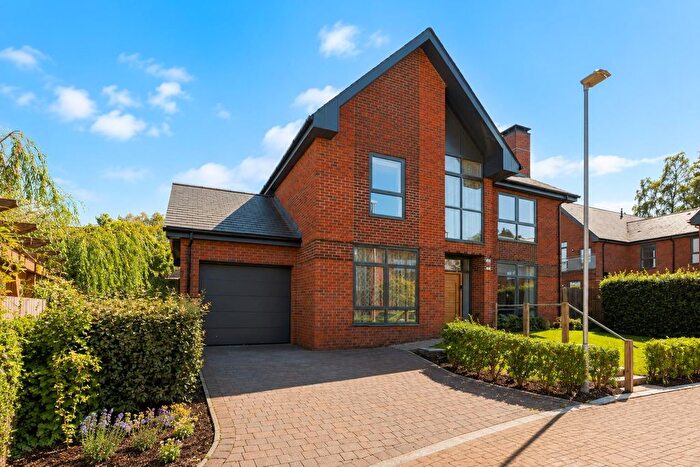 3 Bedroom Detached House For Sale In Calton Close, Longcross, Chertsey, KT16