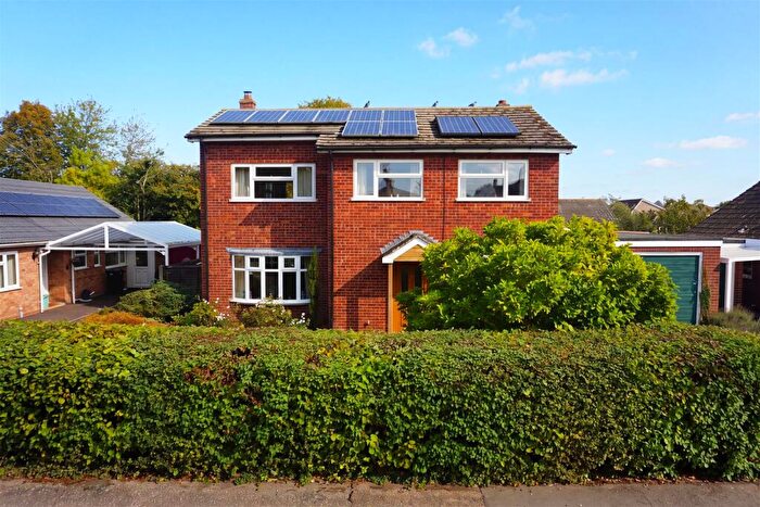 3 Bedroom Detached House For Sale In Heywood Avenue, Diss, IP22