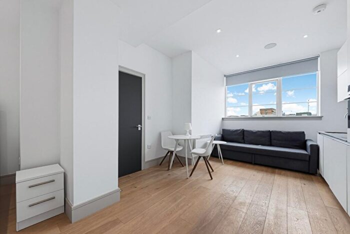 Apartment To Rent In Philpot Street, London, E1