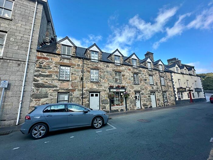 6 Bedroom Terraced House For Sale In - Heol Y Bont, Dolgellau, LL40