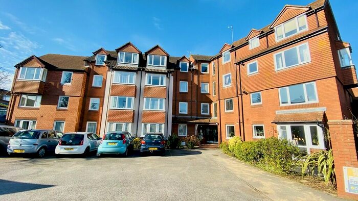 1 Bedroom Apartment For Sale In Lavant Court, Petersfield, Hampshire, GU32