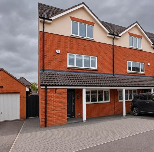 4 Bedroom End Of Terrace House For Sale In Chaucer Grove, Borehamwood, WD6