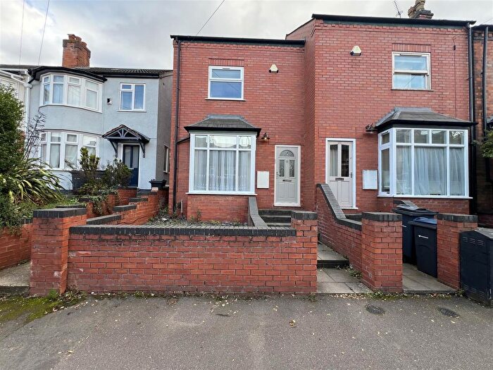 4 Bedroom Semi-Detached House To Rent In Westfield Road, Kings Heath, Birmingham, B14