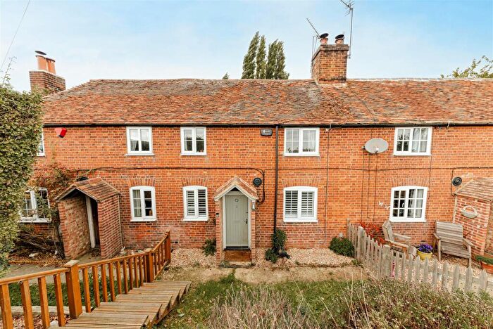 2 Bedroom House For Sale In Hoaden, Ash, CT3