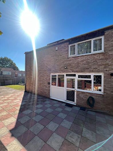 3 Bedroom Semi-Detached House To Rent In Gisborn Close, Birmingham, B10